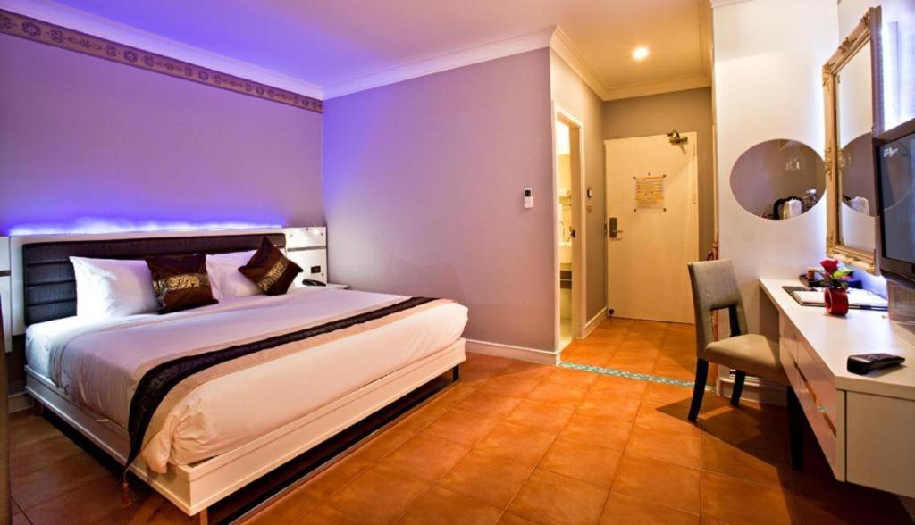 C&N Hotel - SHA Extra Plus Patong Exterior foto